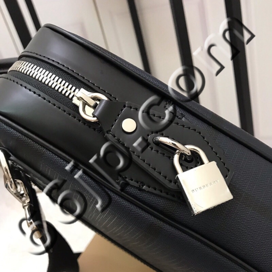 バーバリーバッグ素材ディテール